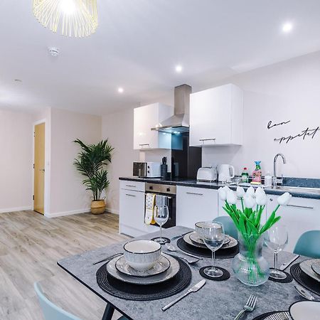 Deluxe New Build 2 Bedroom 2 Bathroom Apartment - Free Secure Parking Manchester Bagian luar foto