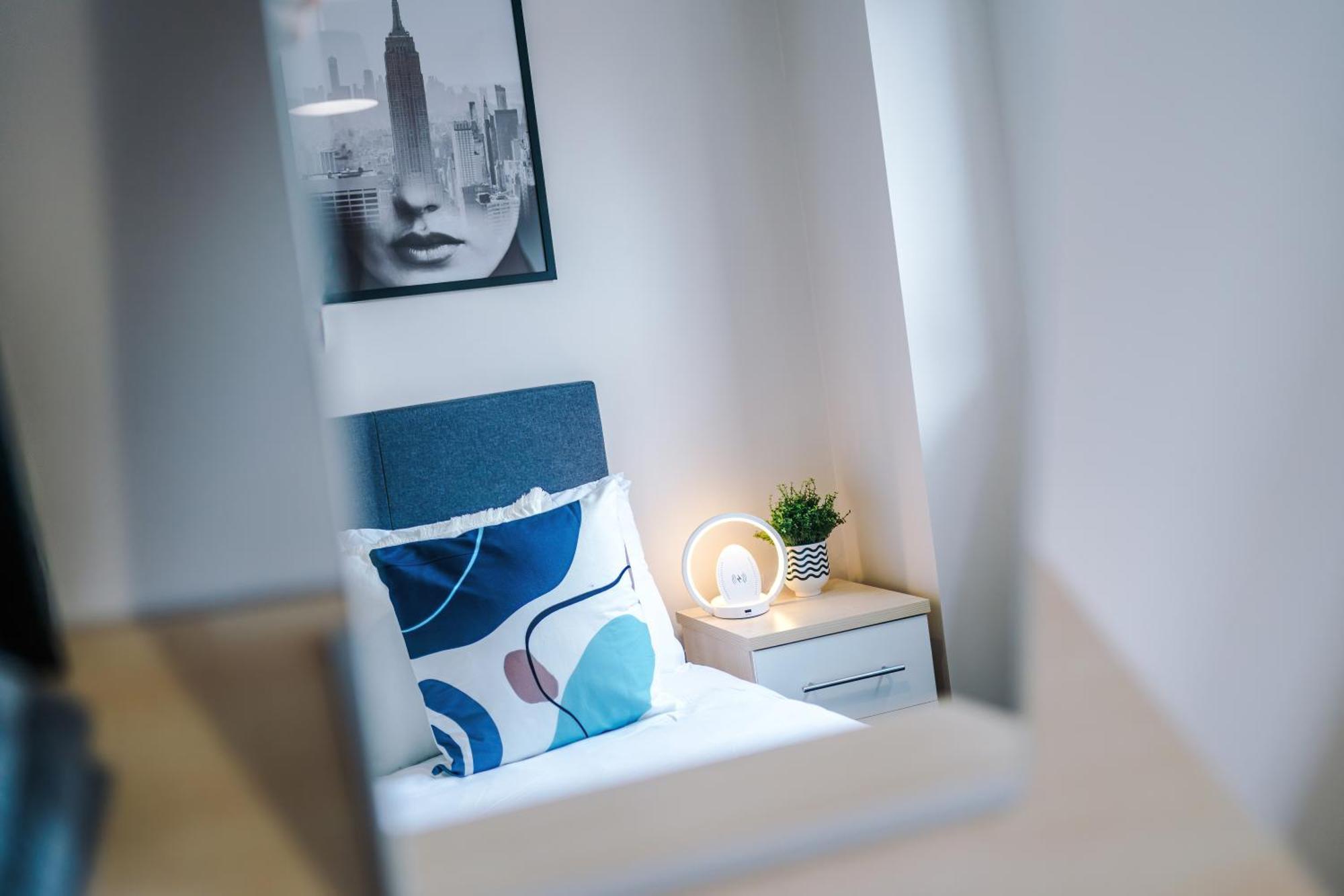 Deluxe New Build 2 Bedroom 2 Bathroom Apartment - Free Secure Parking Manchester Bagian luar foto