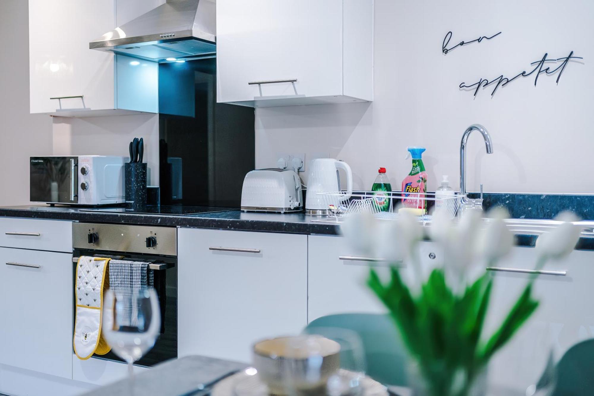Deluxe New Build 2 Bedroom 2 Bathroom Apartment - Free Secure Parking Manchester Bagian luar foto