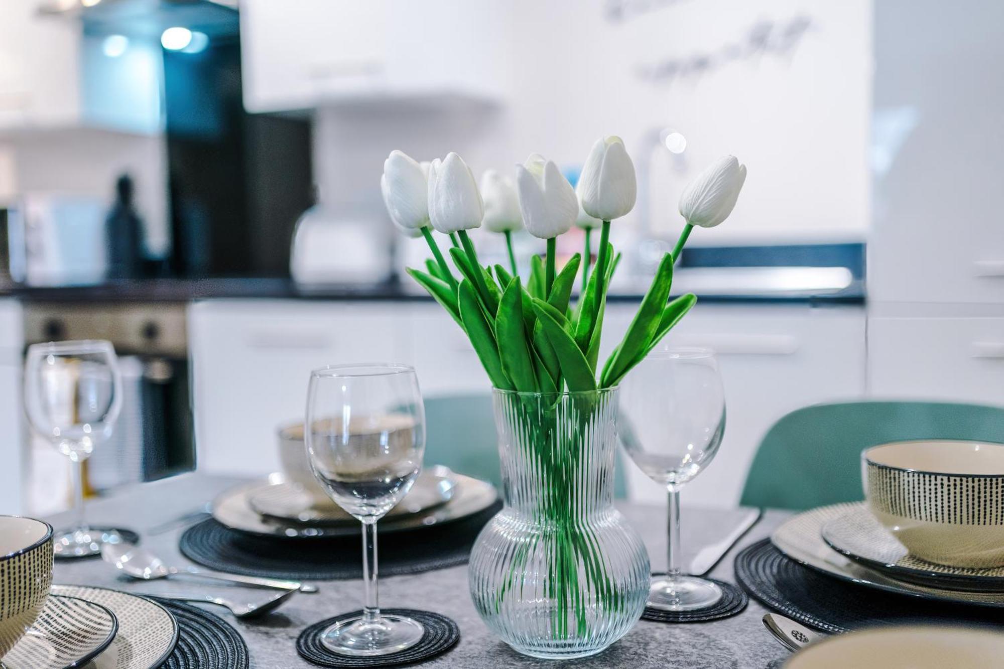 Deluxe New Build 2 Bedroom 2 Bathroom Apartment - Free Secure Parking Manchester Bagian luar foto