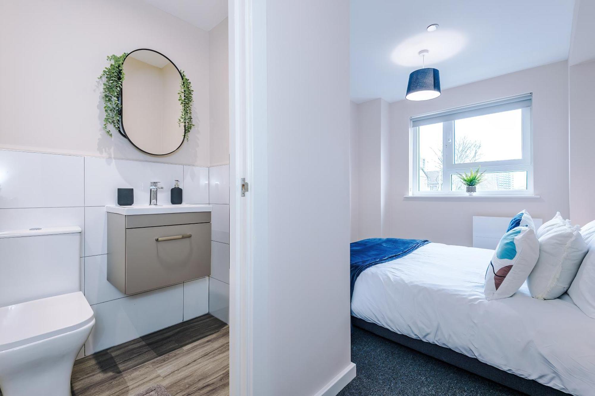Deluxe New Build 2 Bedroom 2 Bathroom Apartment - Free Secure Parking Manchester Bagian luar foto